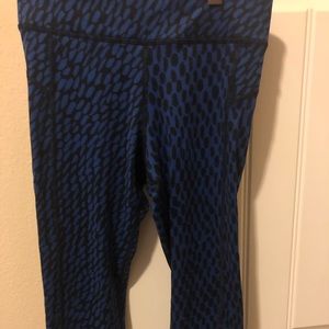 XS under Armour leggings